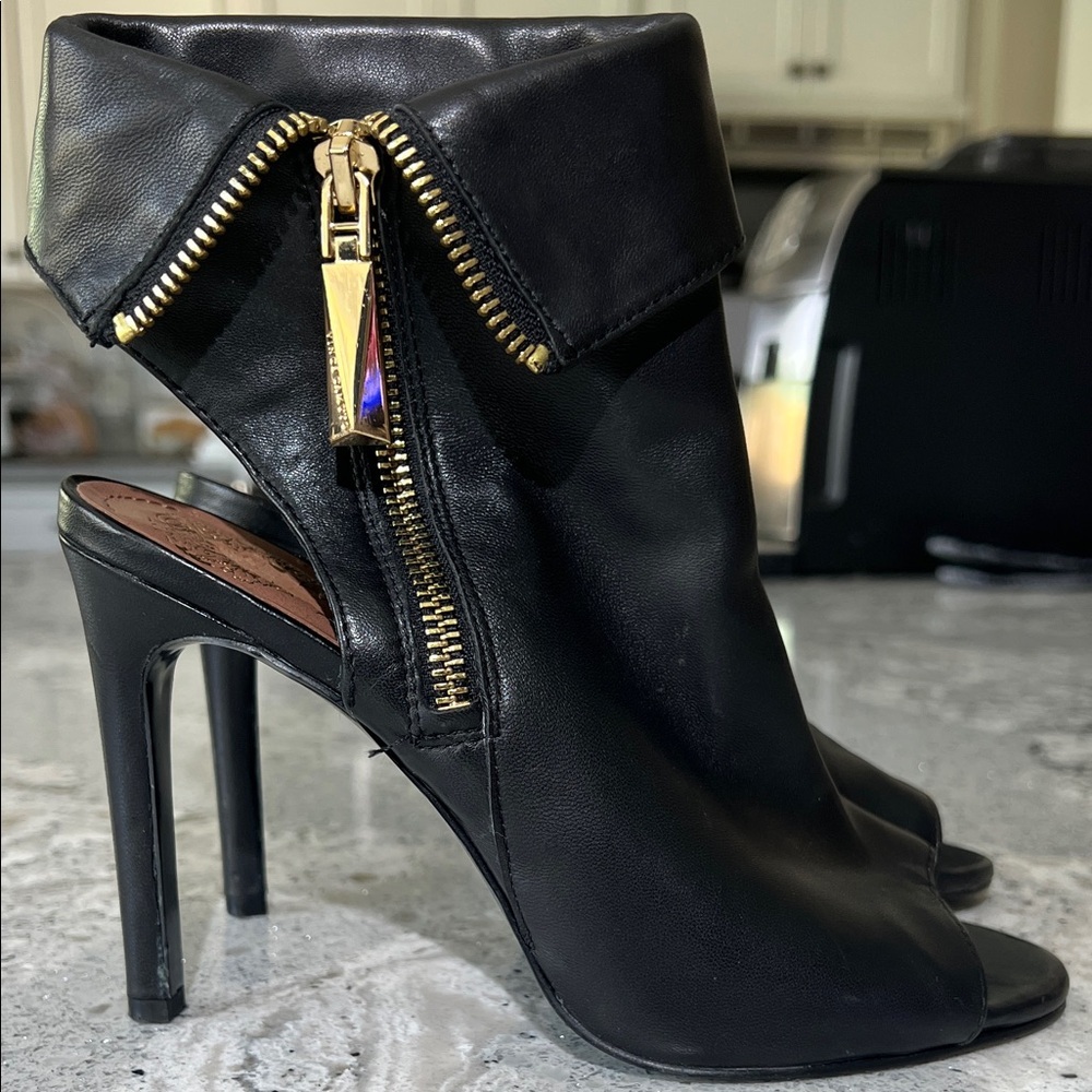 VINCE Camuto Black Leather Peep-Toe Folded-Cuff Heel Booties with Gold Size 6 - Picture 3 of 15